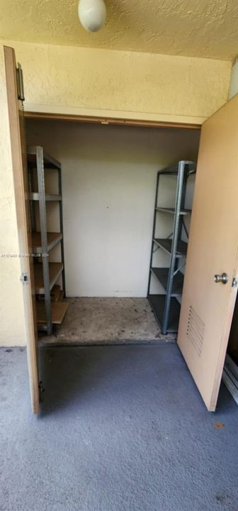 For Rent: $1,990 (1 beds, 1 baths, 810 Square Feet)