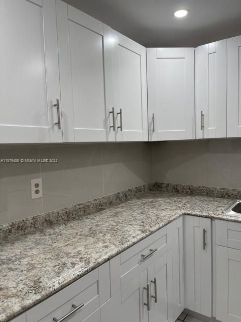 Active With Contract: $1,900 (1 beds, 1 baths, 703 Square Feet)