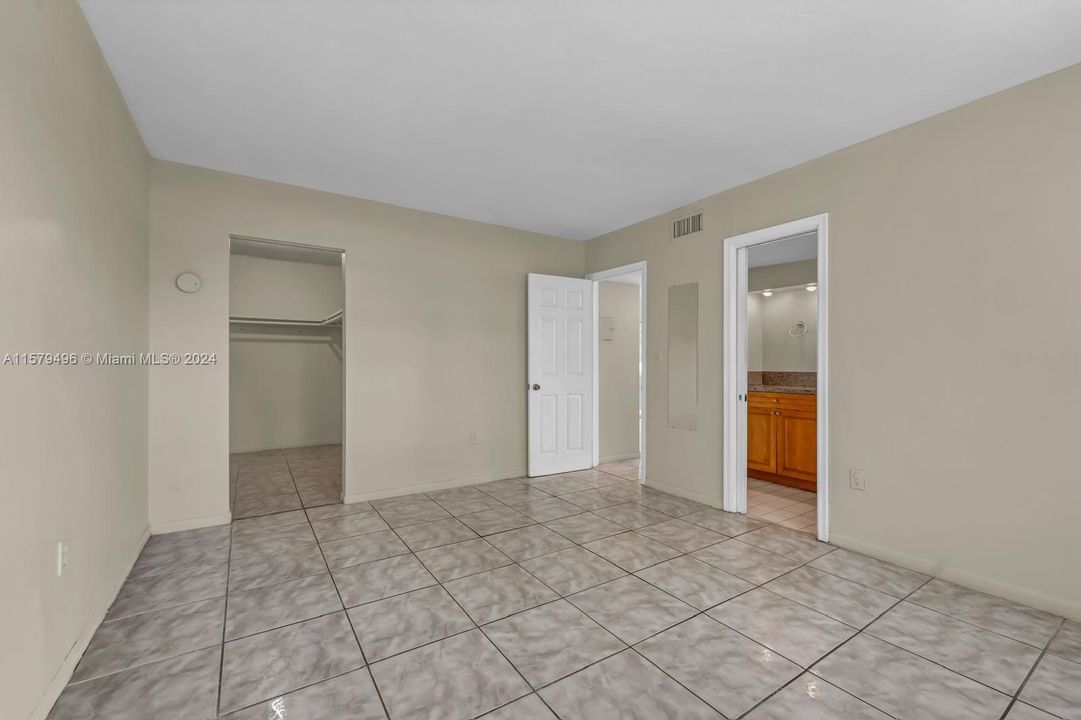 For Sale: $367,999 (2 beds, 1 baths, 1057 Square Feet)