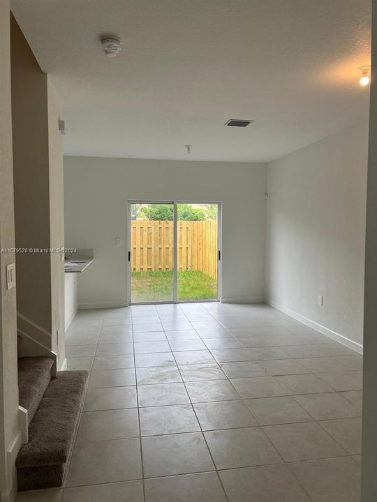 For Rent: $2,750 (3 beds, 2 baths, 1483 Square Feet)