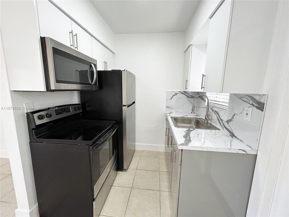 Recently Rented: $1,699 (1 beds, 1 baths, 490 Square Feet)