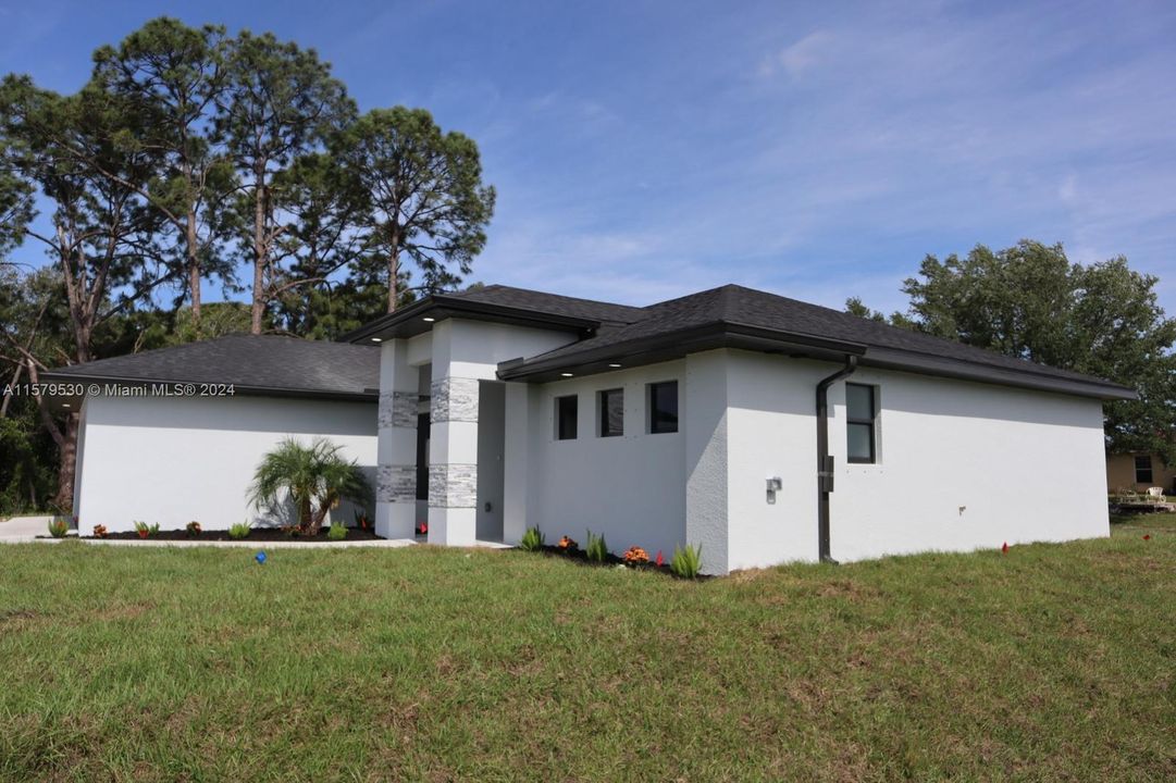For Sale: $369,500 (3 beds, 2 baths, 1587 Square Feet)