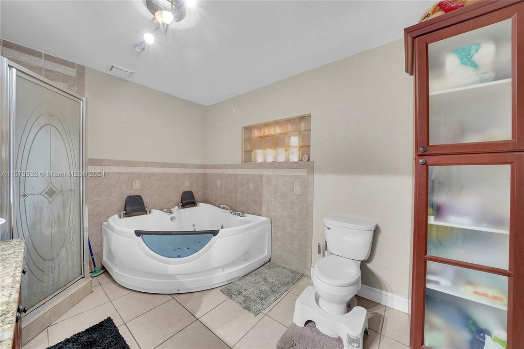 Под контрактом: $475,000 (3 спален, 2 ванн, 1172 Квадратных фут)