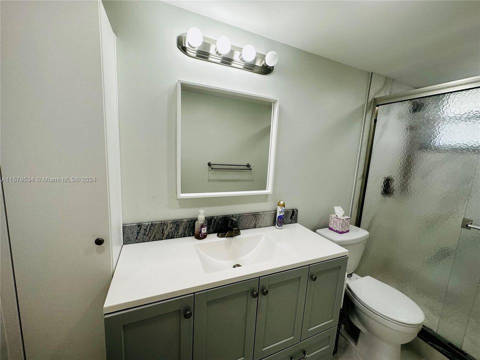 For Rent: $1,700 (1 beds, 1 baths, 732 Square Feet)