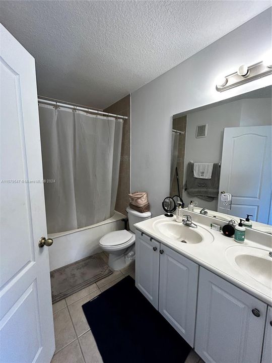 В аренду: $2,900 (3 спален, 3 ванн, 1270 Квадратных фут)
