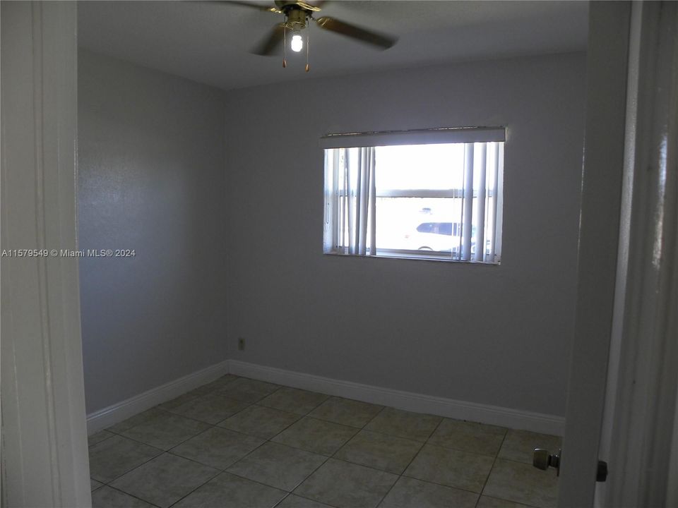 For Rent: $2,500 (3 beds, 1 baths, 834 Square Feet)