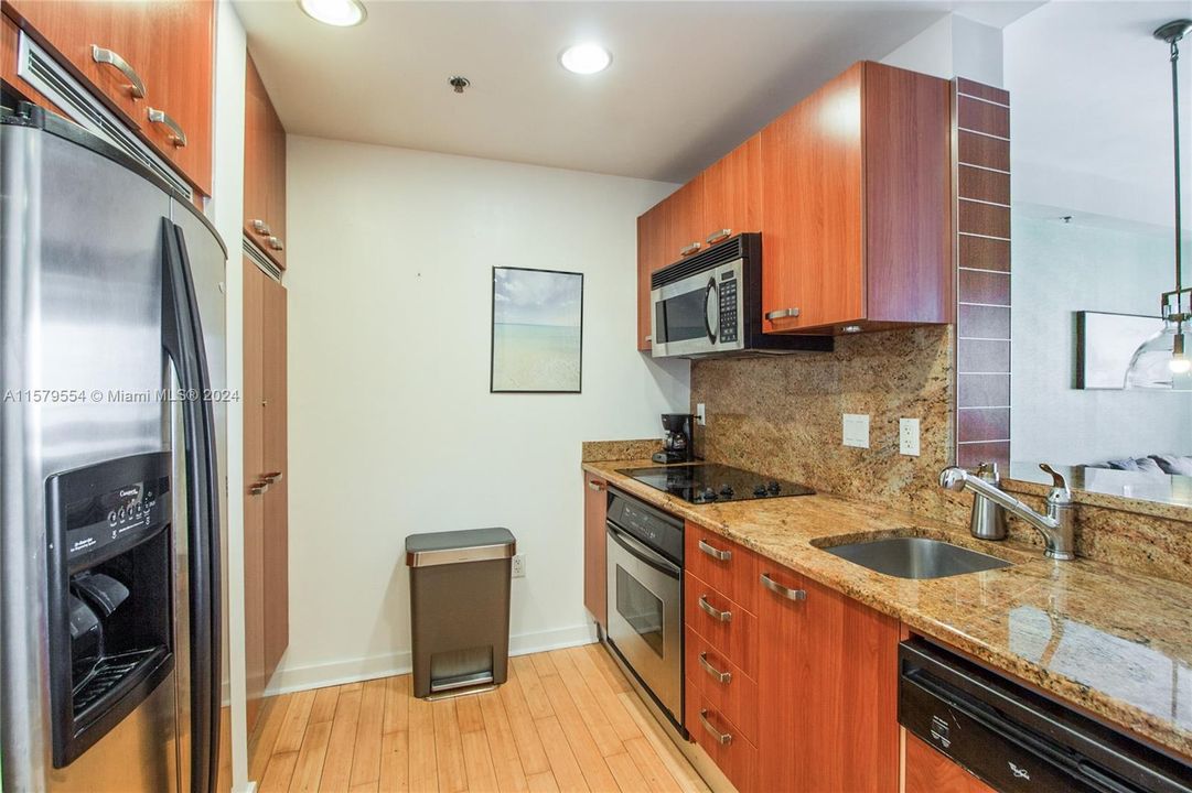 Active With Contract: $7,000 (2 beds, 2 baths, 1366 Square Feet)