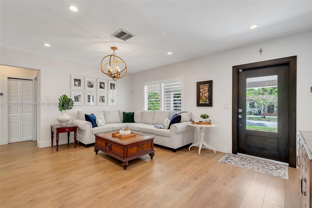 Active With Contract: $995,000 (3 beds, 2 baths, 1726 Square Feet)