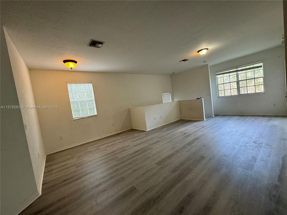 For Rent: $2,800 (3 beds, 2 baths, 1417 Square Feet)