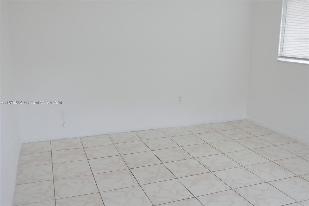 For Rent: $2,100 (2 beds, 1 baths, 1085 Square Feet)