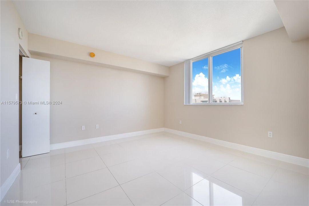For Sale: $460,000 (2 beds, 2 baths, 1022 Square Feet)