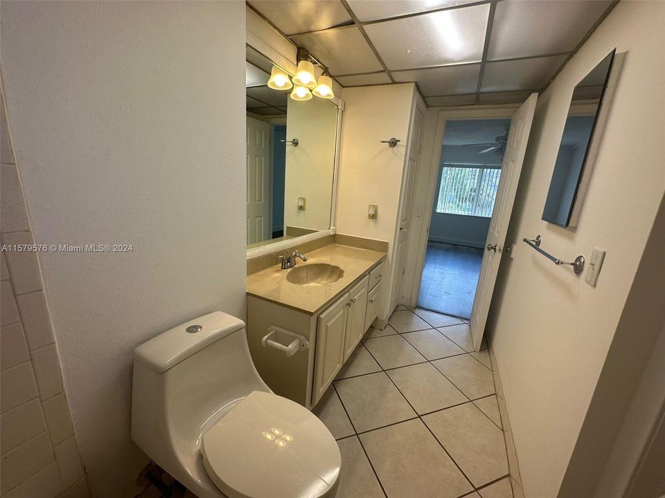 Active With Contract: $1,500 (1 beds, 1 baths, 797 Square Feet)