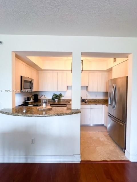 For Rent: $4,900 (3 beds, 2 baths, 1495 Square Feet)