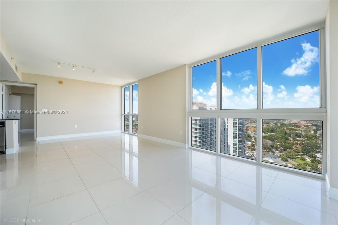 Active With Contract: $3,150 (2 beds, 2 baths, 1022 Square Feet)