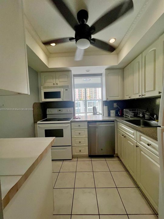 For Rent: $2,000 (1 beds, 1 baths, 616 Square Feet)