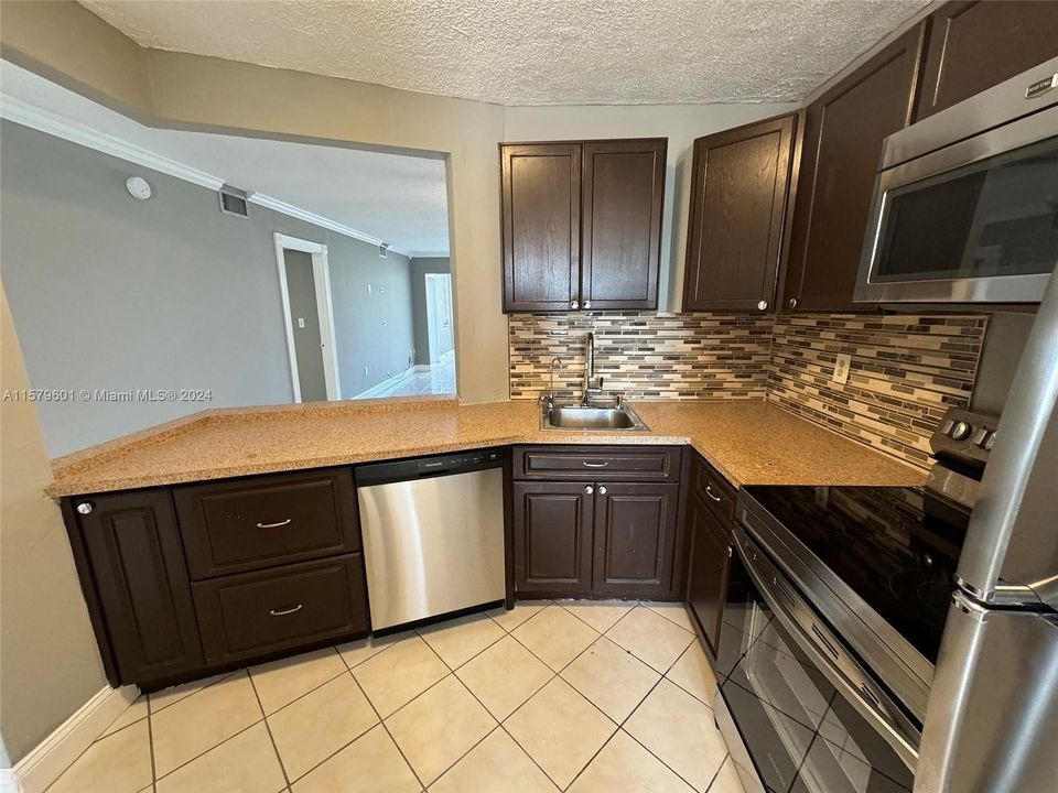 For Sale: $159,000 (2 beds, 2 baths, 1136 Square Feet)