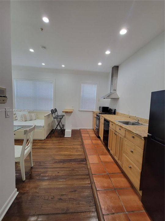For Rent: $1,700 (1 beds, 1 baths, 448 Square Feet)