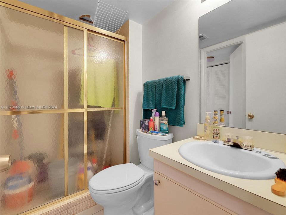 待售: $135,000 (2 贝兹, 2 浴室, 950 平方英尺)