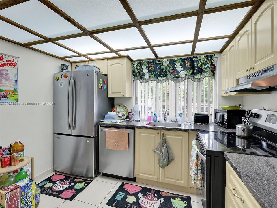 For Sale: $135,000 (2 beds, 2 baths, 950 Square Feet)