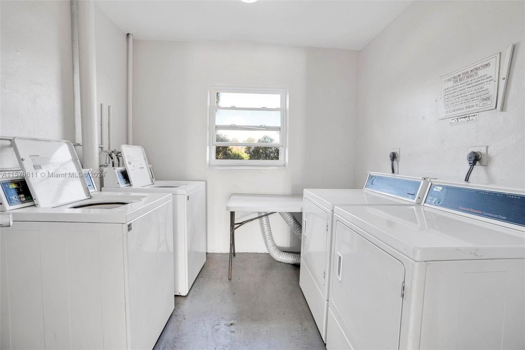 For Sale: $274,900 (2 beds, 2 baths, 1100 Square Feet)