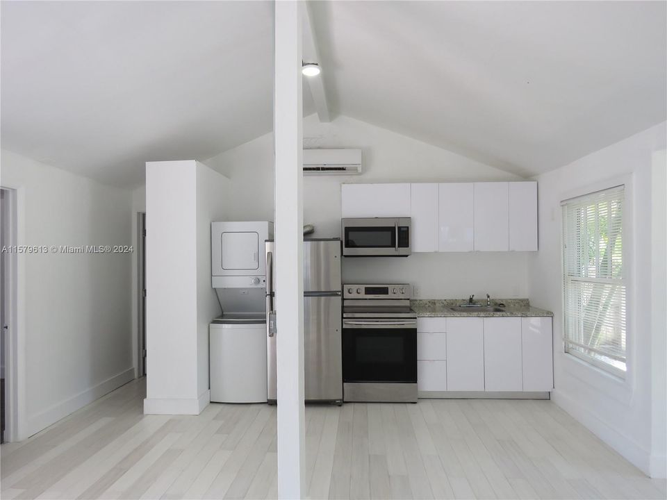 Recently Rented: $2,400 (2 beds, 1 baths, 1898 Square Feet)