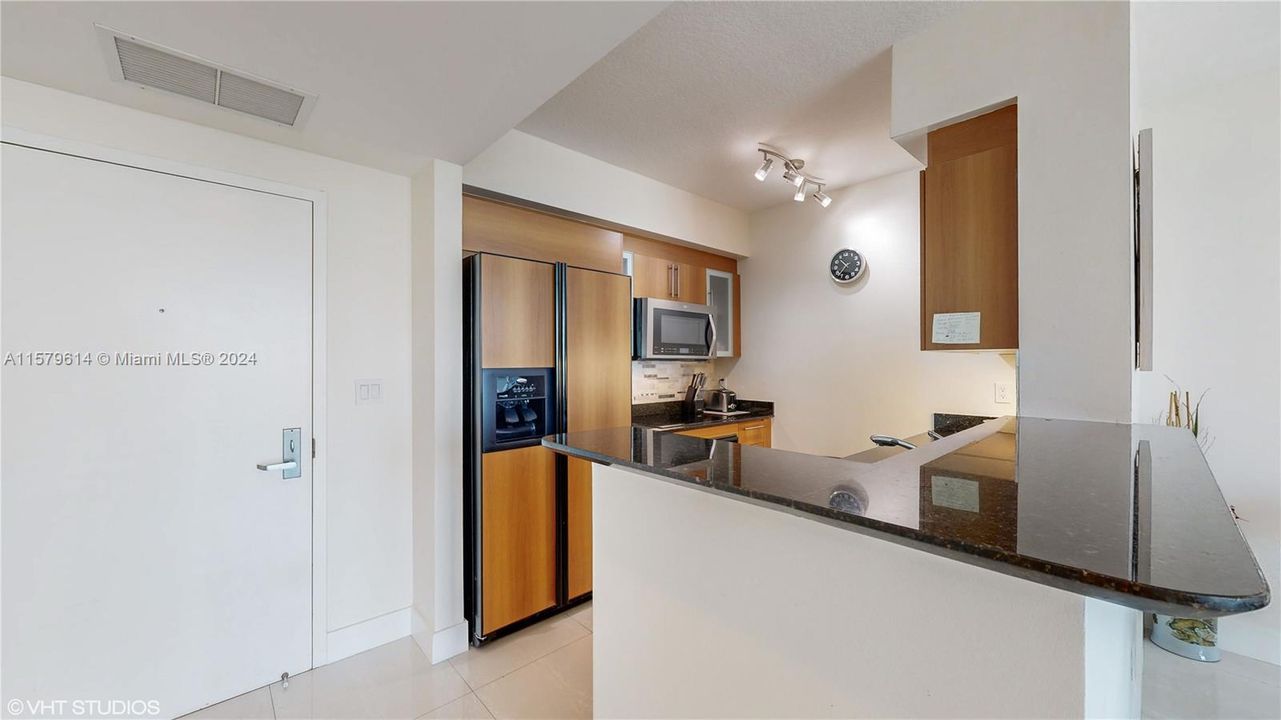 For Sale: $520,000 (1 beds, 1 baths, 846 Square Feet)
