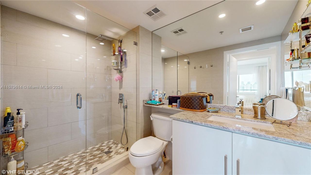 待售: $520,000 (1 贝兹, 1 浴室, 846 平方英尺)