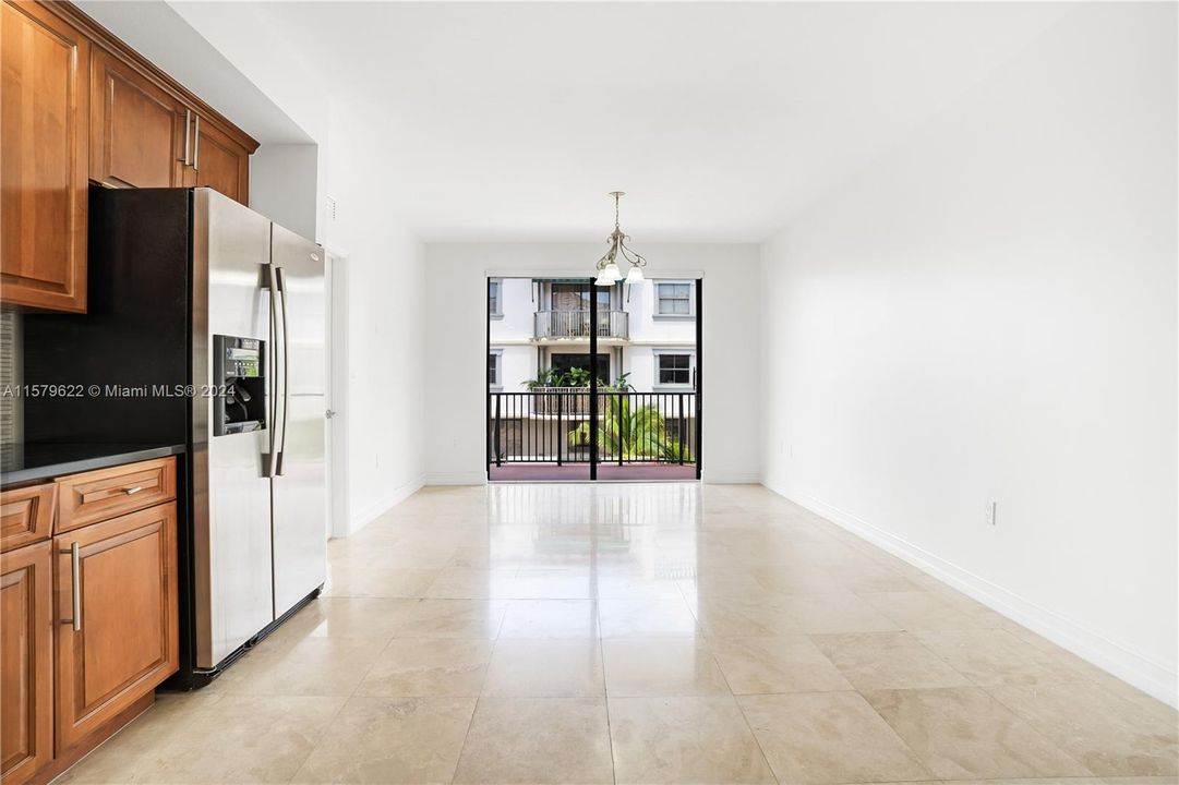 Active With Contract: $599,000 (2 beds, 2 baths, 948 Square Feet)