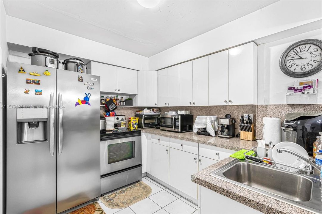 For Sale: $345,000 (2 beds, 2 baths, 775 Square Feet)