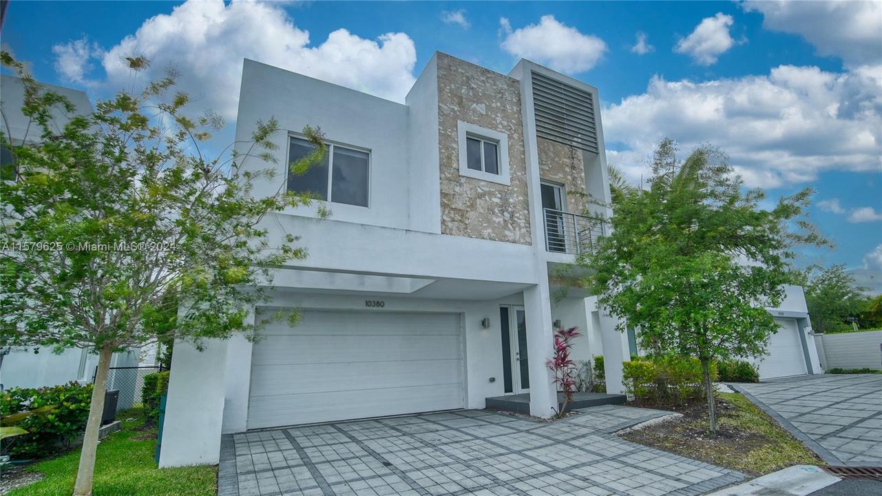 En Venta: $1,315,000 (5 camas, 5 baños, 3000 Pies cuadrados)