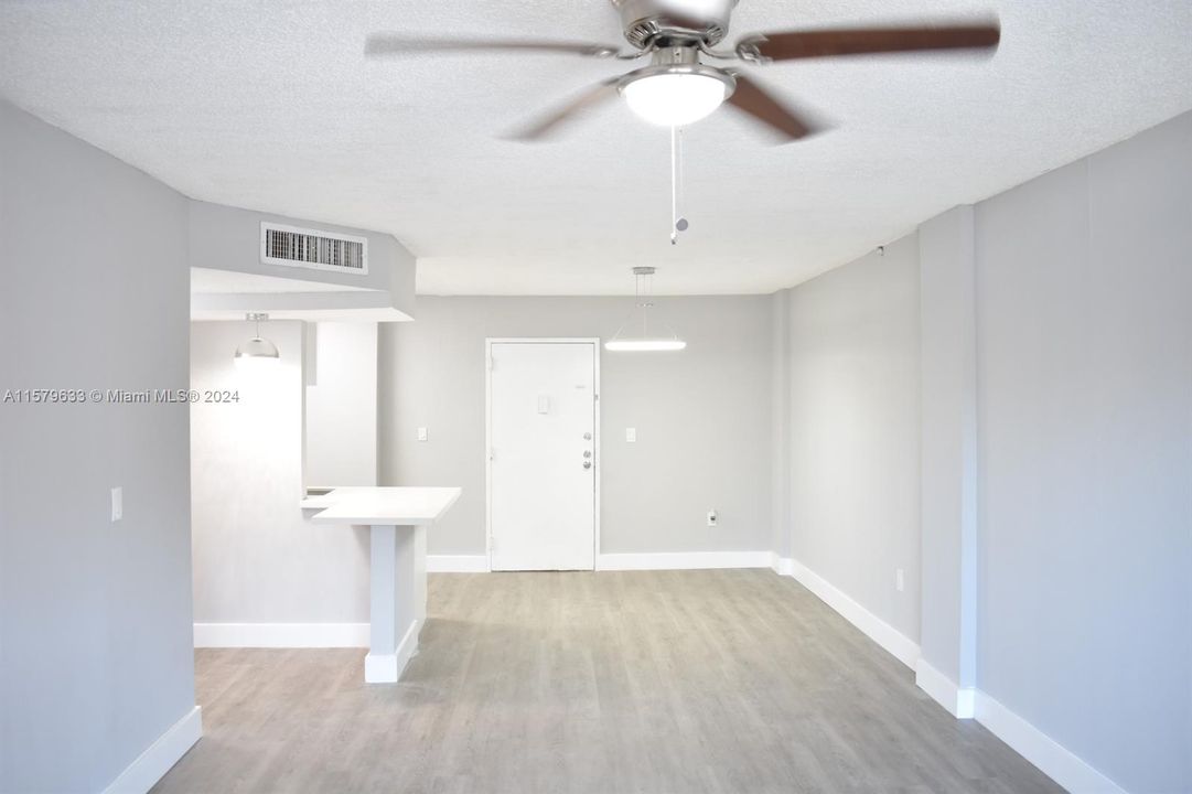 For Rent: $2,400 (2 beds, 2 baths, 1012 Square Feet)