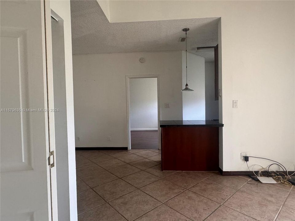 Active With Contract: $2,100 (2 beds, 2 baths, 807 Square Feet)