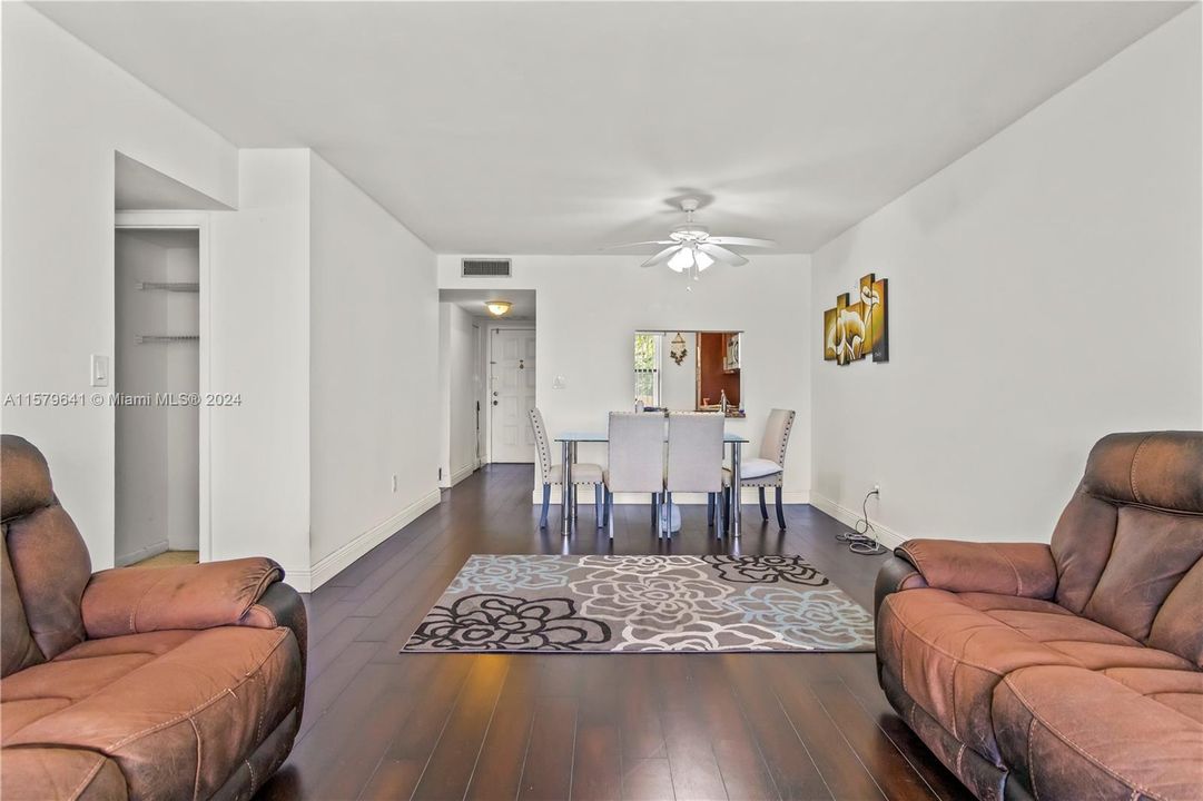 Active With Contract: $243,999 (2 beds, 2 baths, 970 Square Feet)