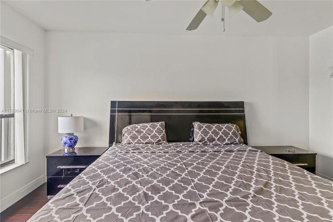 Recently Sold: $243,999 (2 beds, 2 baths, 970 Square Feet)