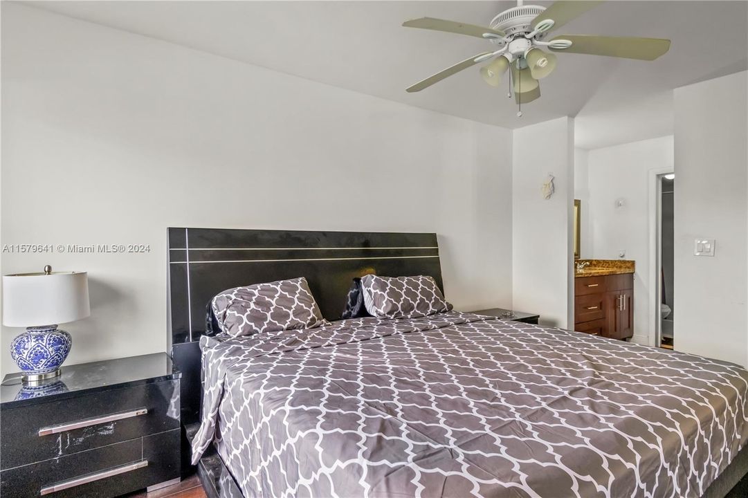 Recently Sold: $243,999 (2 beds, 2 baths, 970 Square Feet)