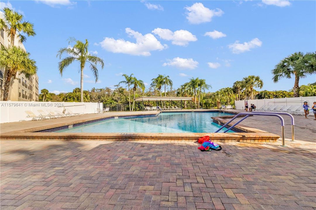 Recently Sold: $243,999 (2 beds, 2 baths, 970 Square Feet)