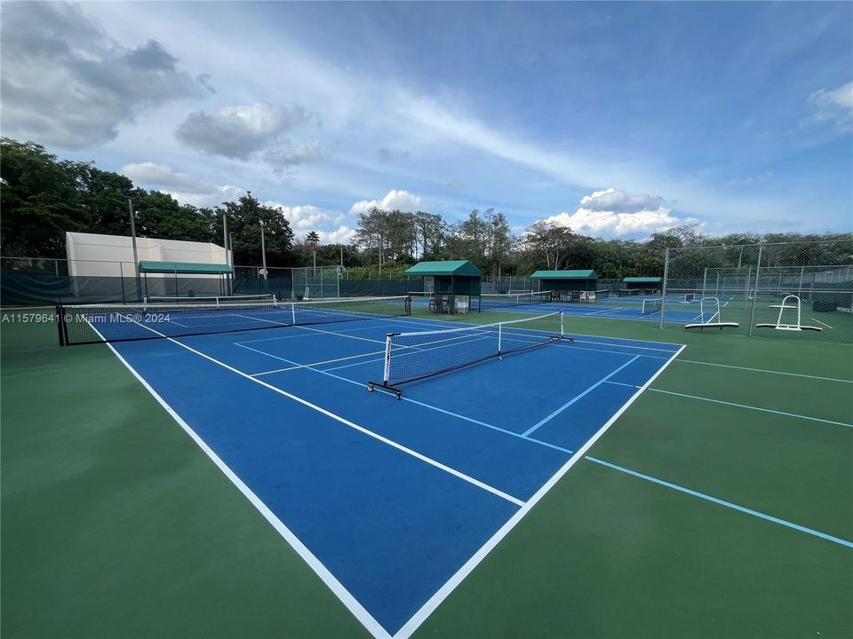 Recently Sold: $243,999 (2 beds, 2 baths, 970 Square Feet)