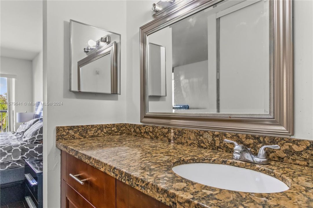 Recently Sold: $243,999 (2 beds, 2 baths, 970 Square Feet)