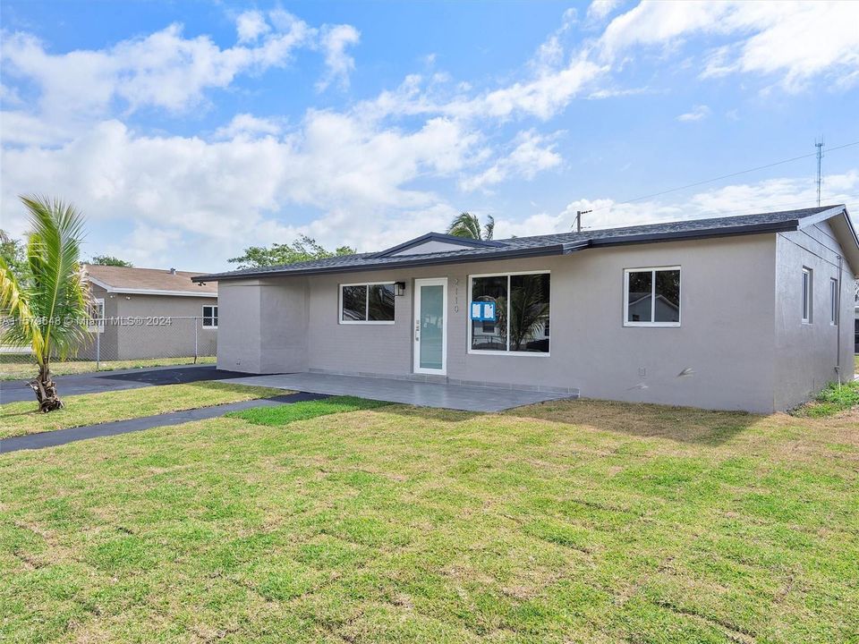 For Sale: $479,900 (4 beds, 2 baths, 1718 Square Feet)