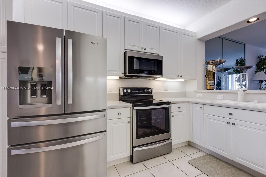 For Sale: $336,900 (2 beds, 2 baths, 1705 Square Feet)