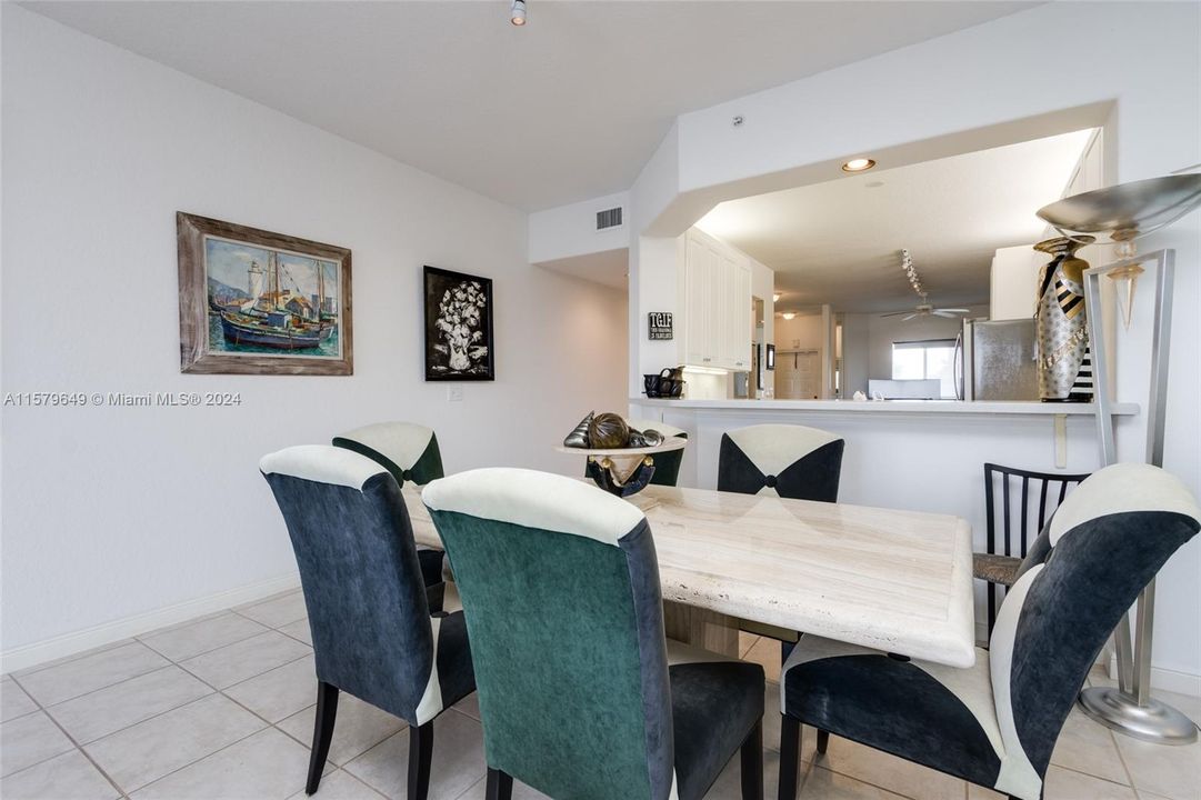 For Sale: $336,900 (2 beds, 2 baths, 1705 Square Feet)
