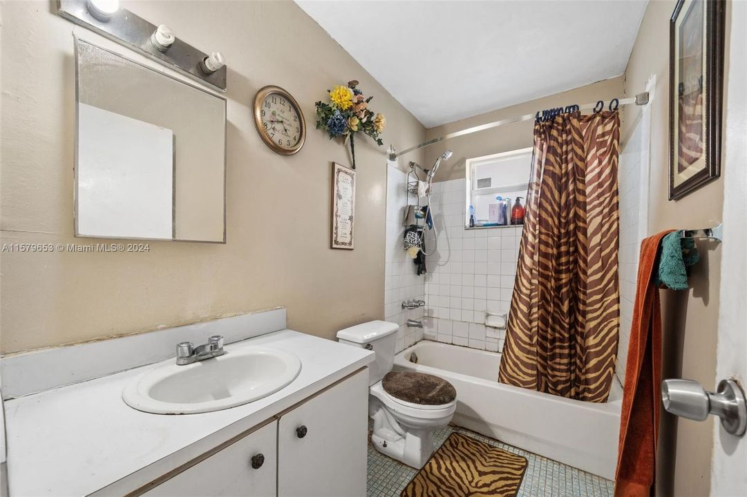 For Sale: $325,000 (3 beds, 2 baths, 1333 Square Feet)