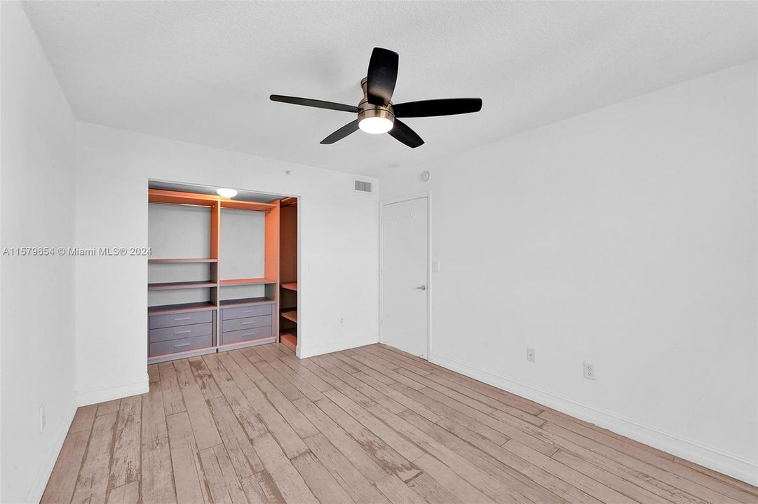 Recently Rented: $3,100 (1 beds, 1 baths, 710 Square Feet)