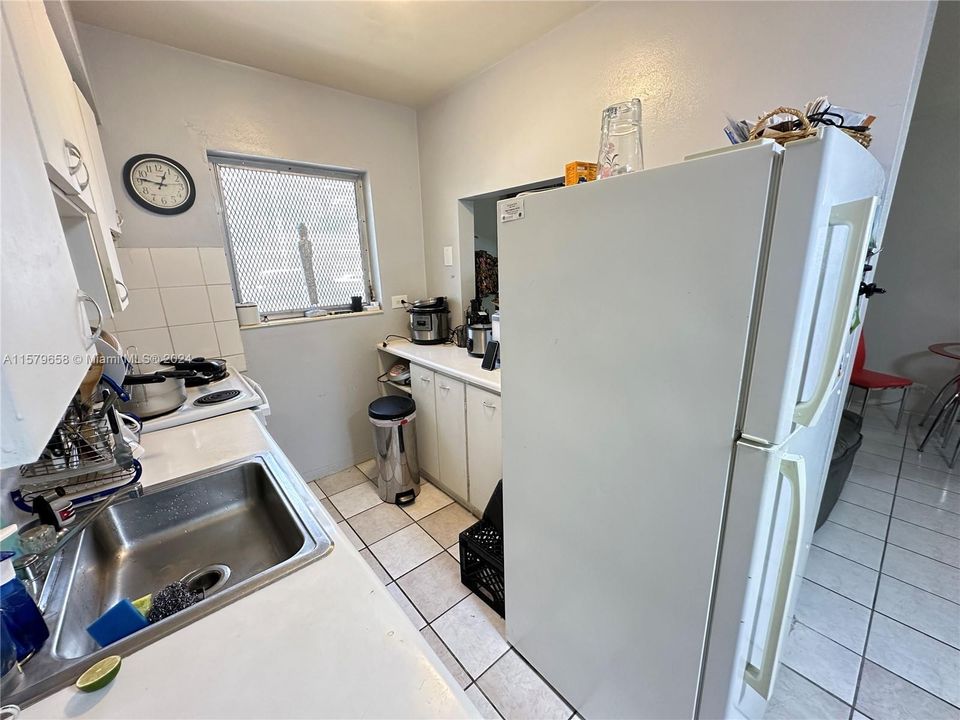 Active With Contract: $144,999 (1 beds, 1 baths, 559 Square Feet)