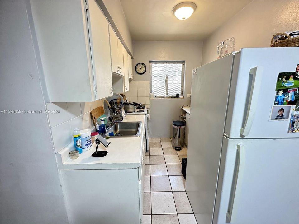 Active With Contract: $144,999 (1 beds, 1 baths, 559 Square Feet)