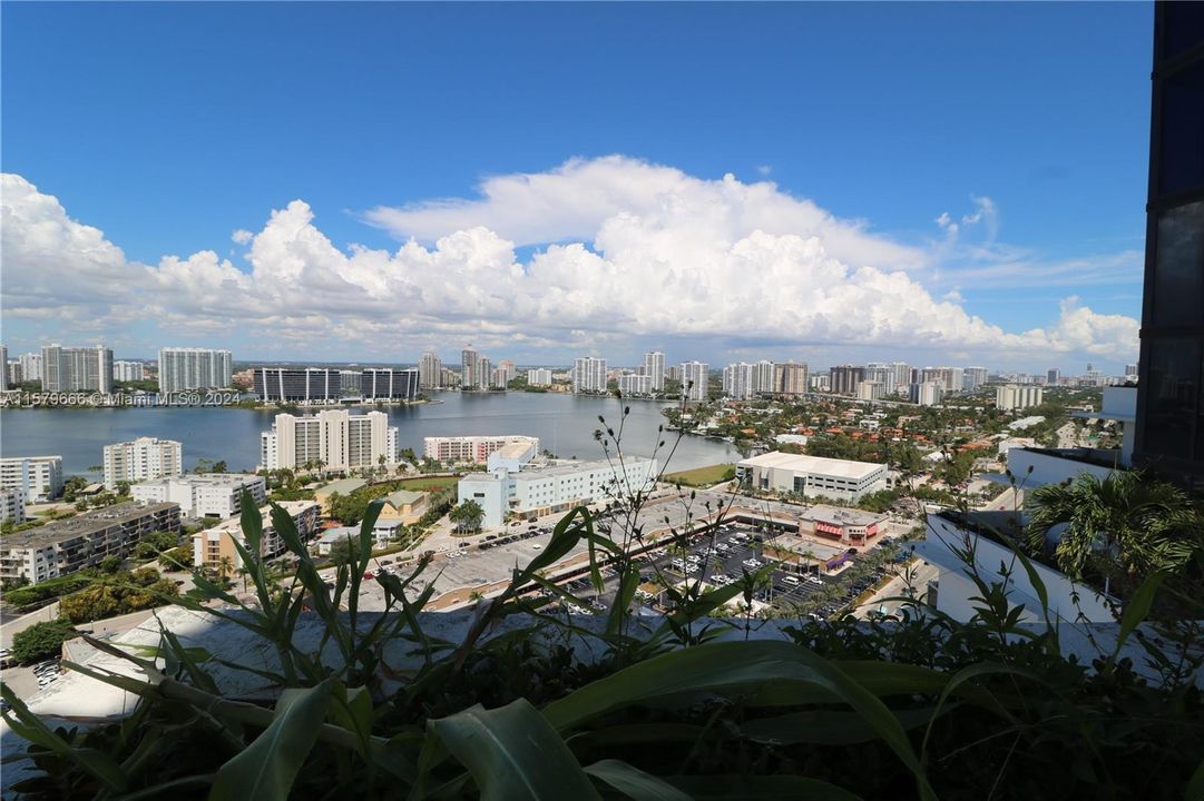 For Sale: $1,200,000 (2 beds, 2 baths, 457 Square Feet)