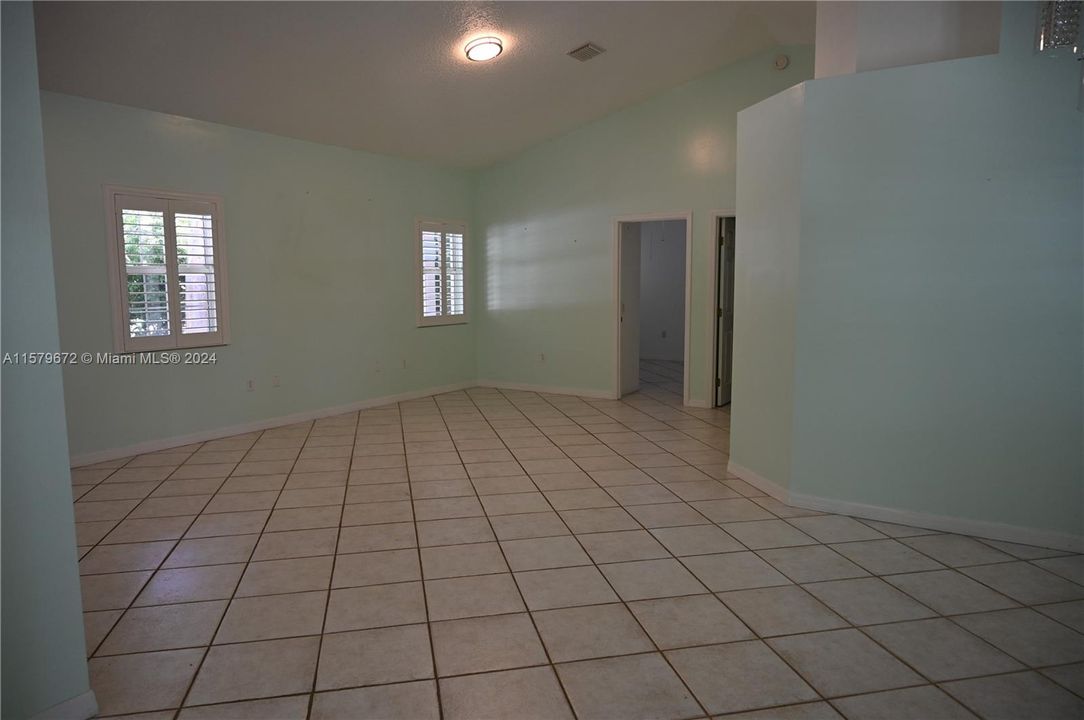 For Rent: $5,500 (4 beds, 2 baths, 1648 Square Feet)