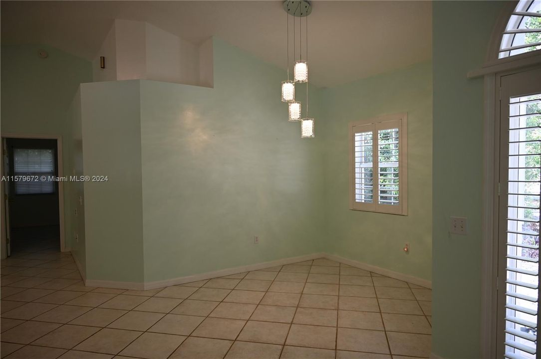 For Rent: $5,500 (4 beds, 2 baths, 1648 Square Feet)
