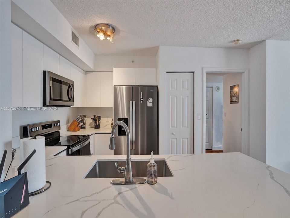 For Rent: $4,475 (2 beds, 2 baths, 1140 Square Feet)