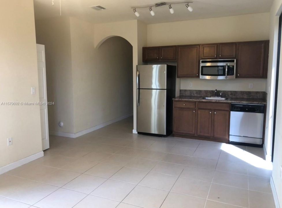 For Rent: $1,900 (1 beds, 1 baths, 3022 Square Feet)